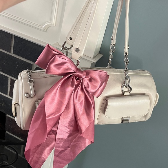 Vintage Juicy Couture Large Barrel Bag
Rare-HTF-Leather - Picture 3 of 17